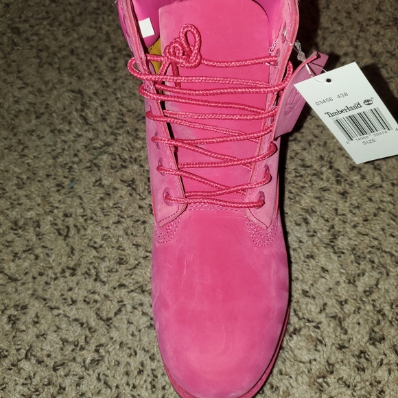 Pink Timberlands size 6 woman's Fits More Like A Size 7 - Picture 4 of 7